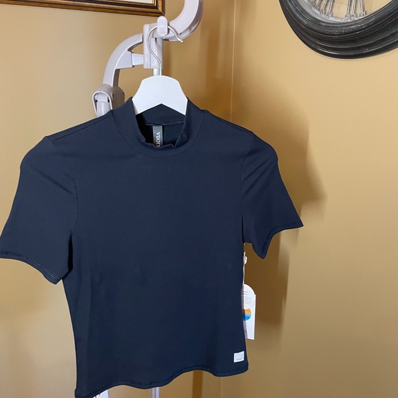 NWT Vuori Pose Mock Neck Tshirt - Picture 6 of 7